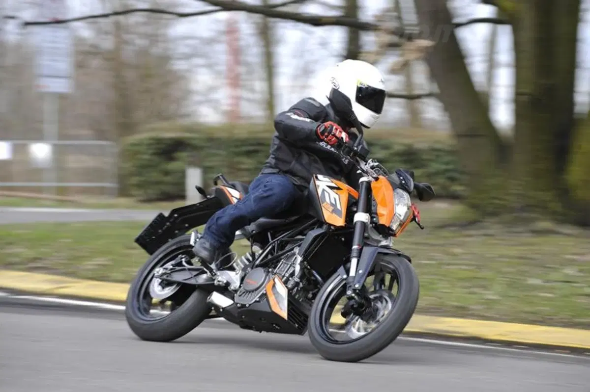 KTM Duke 125   (5)