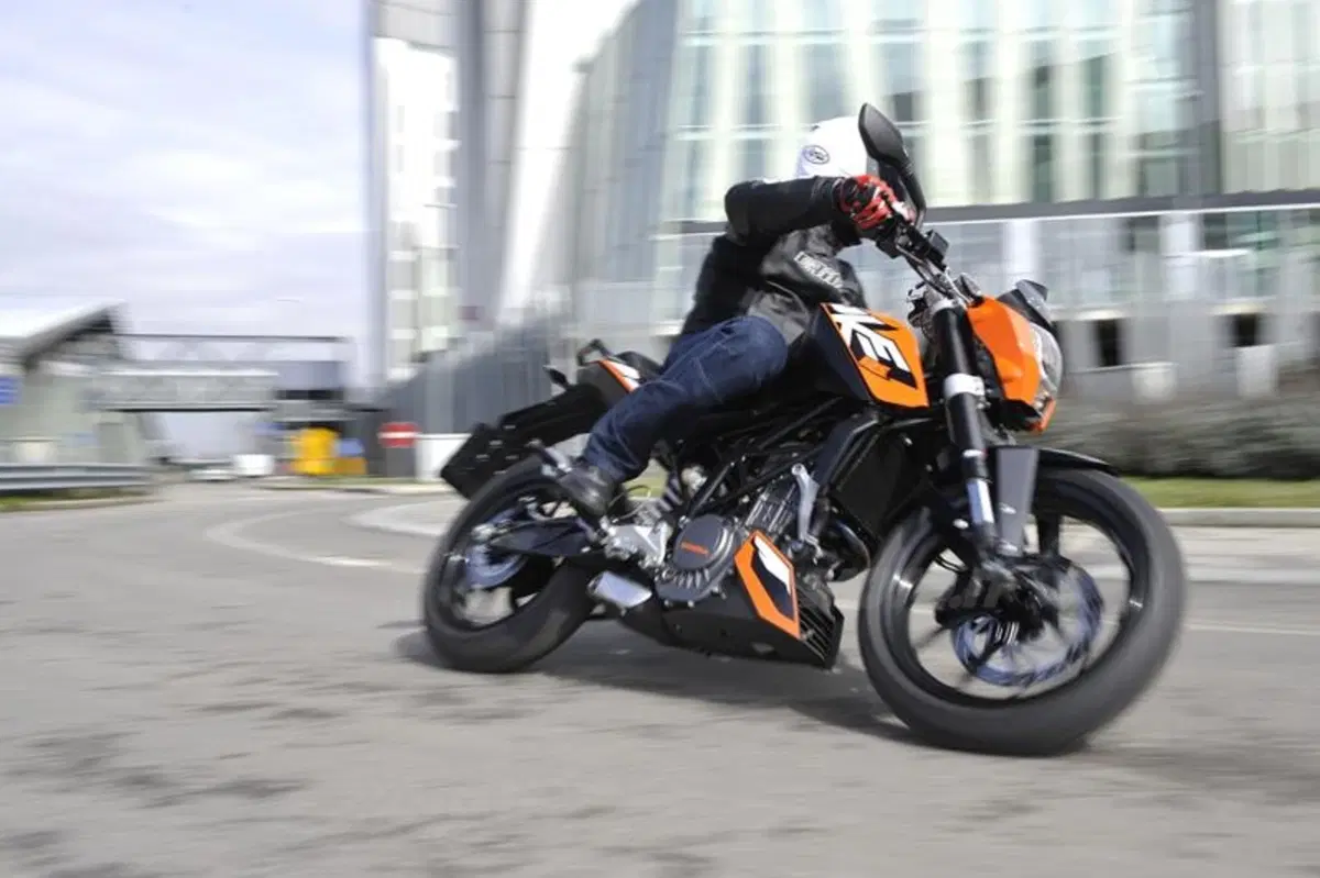 KTM Duke 125   (6)