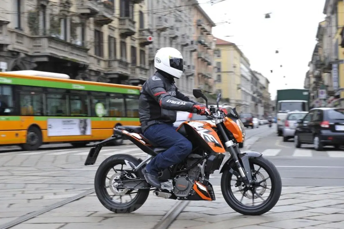 KTM Duke 125   (7)