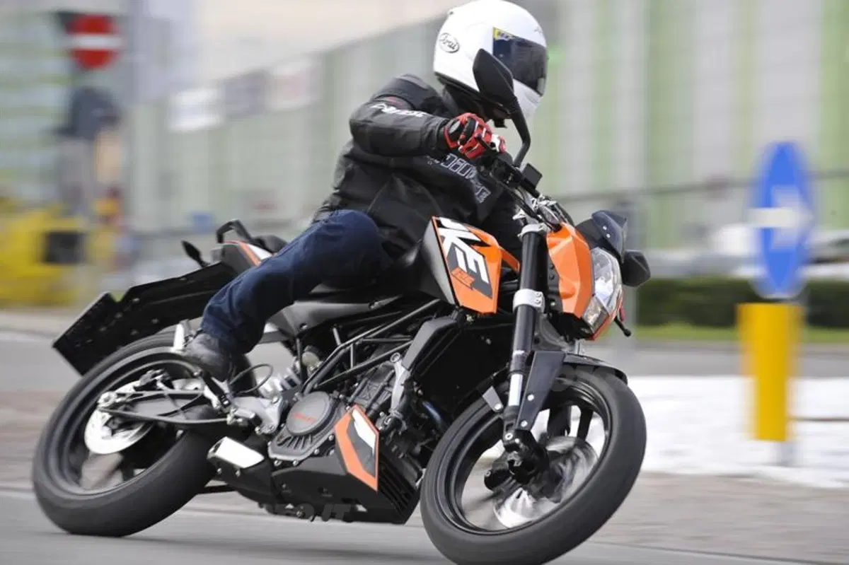 KTM Duke 125   (8)
