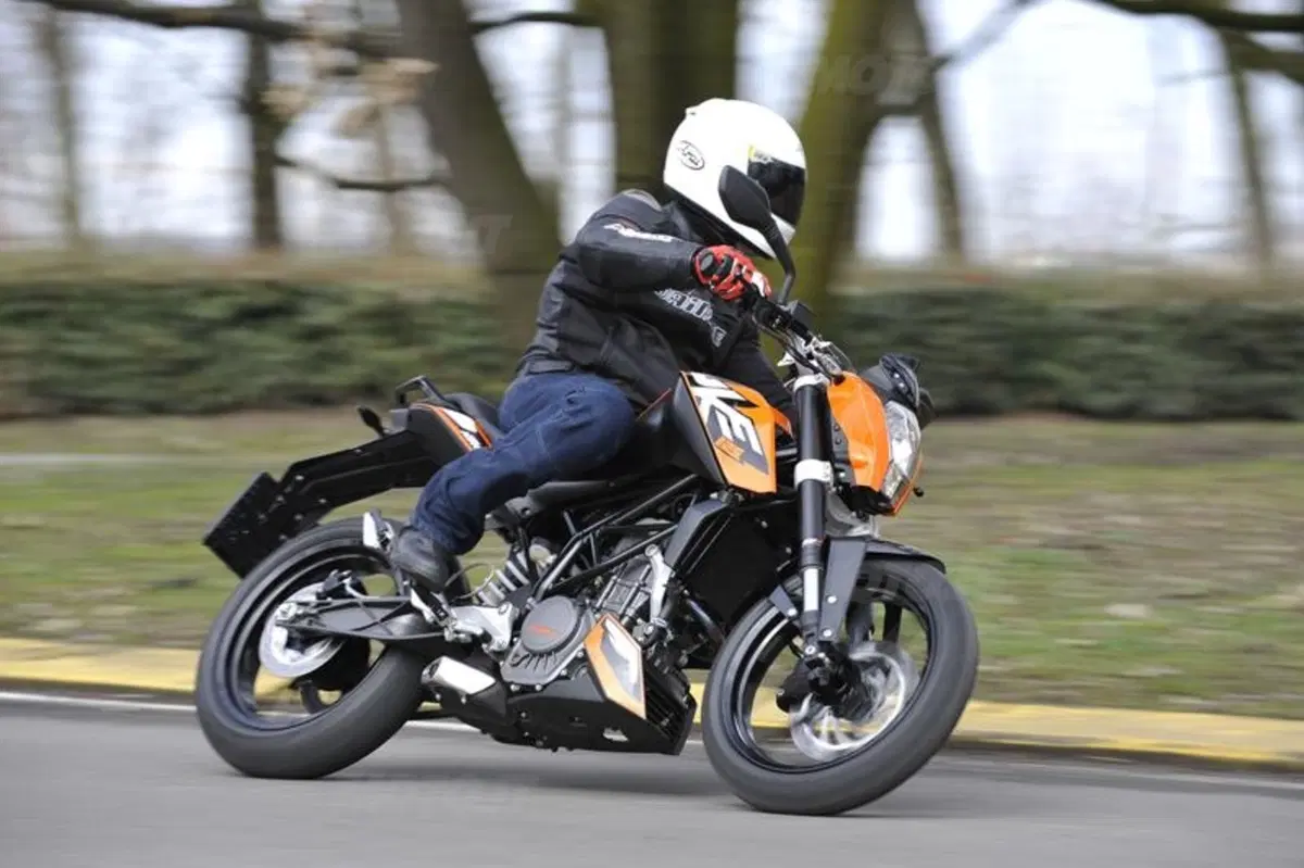KTM Duke 125   (9)