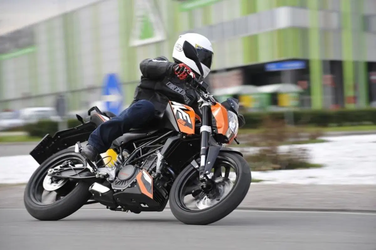 KTM Duke 125   (10)