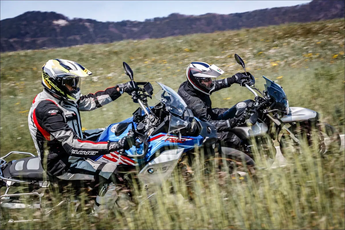 Moto Guzzi V85TT, KTM 790 Adventure e BMW F850GS ADV: comparativa maxienduro 2019