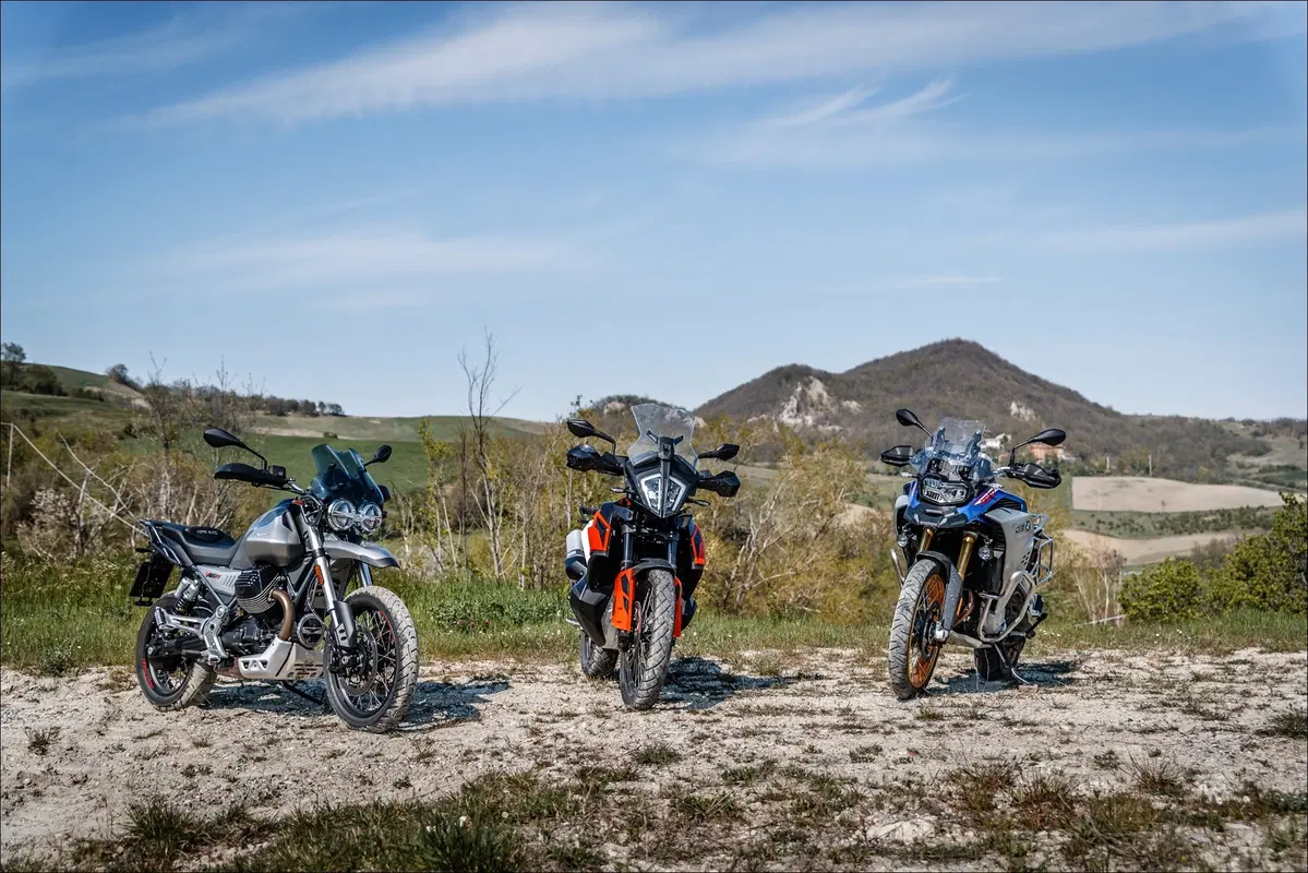 Moto Guzzi V85TT, KTM 790 Adventure e BMW F850GS ADV: comparativa maxienduro 2019 (16)