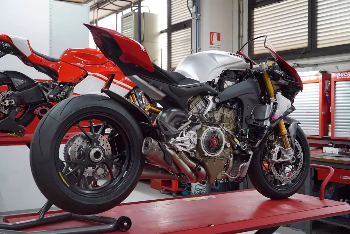 Ducati Firenze: il nuovo flaghship store (16)