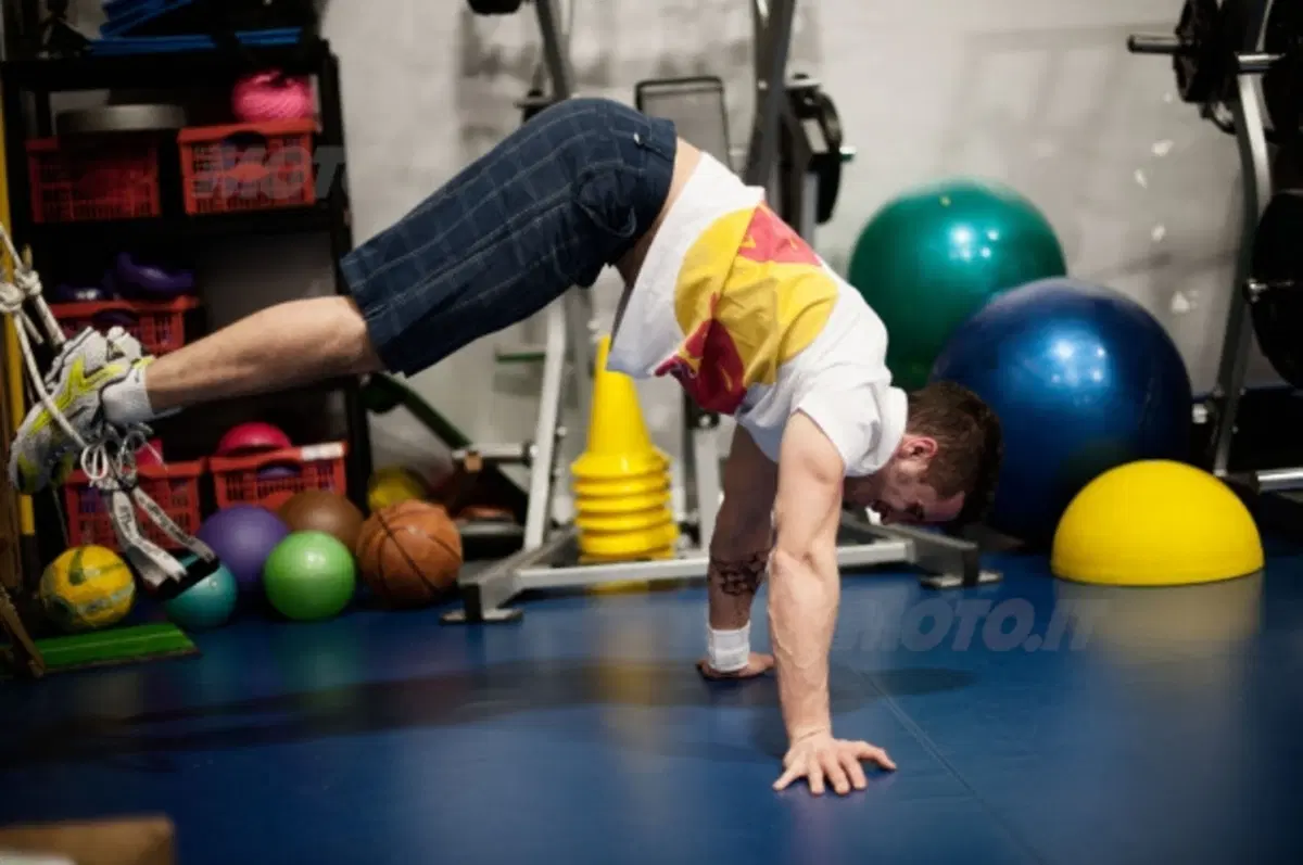 Andrea Dovizioso "festeggia" il compleanno in palestra (5)
