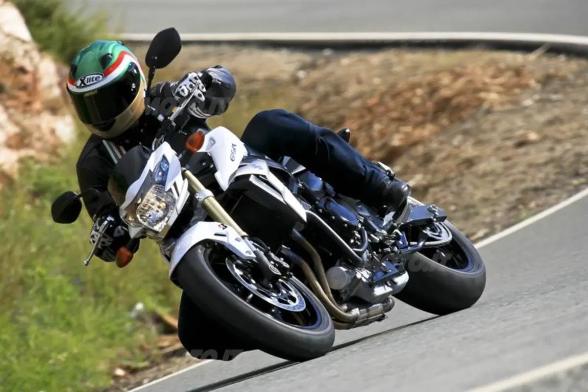 Suzuki GSR750   (3)