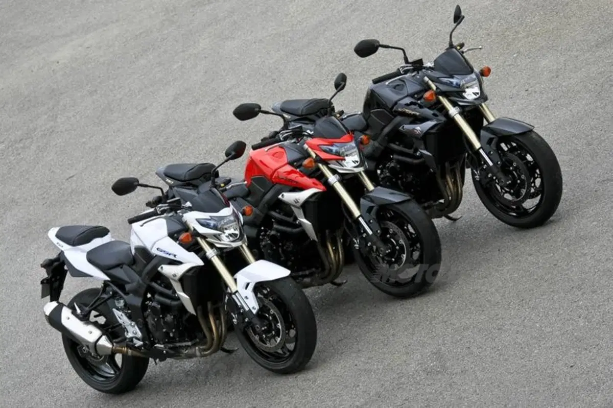 Suzuki GSR750   (14)