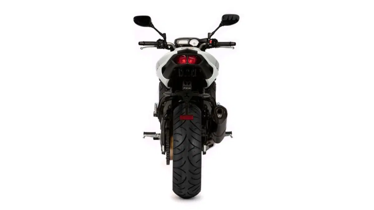 Yamaha FZ8 con 900 euro di accessori in omaggio (2)