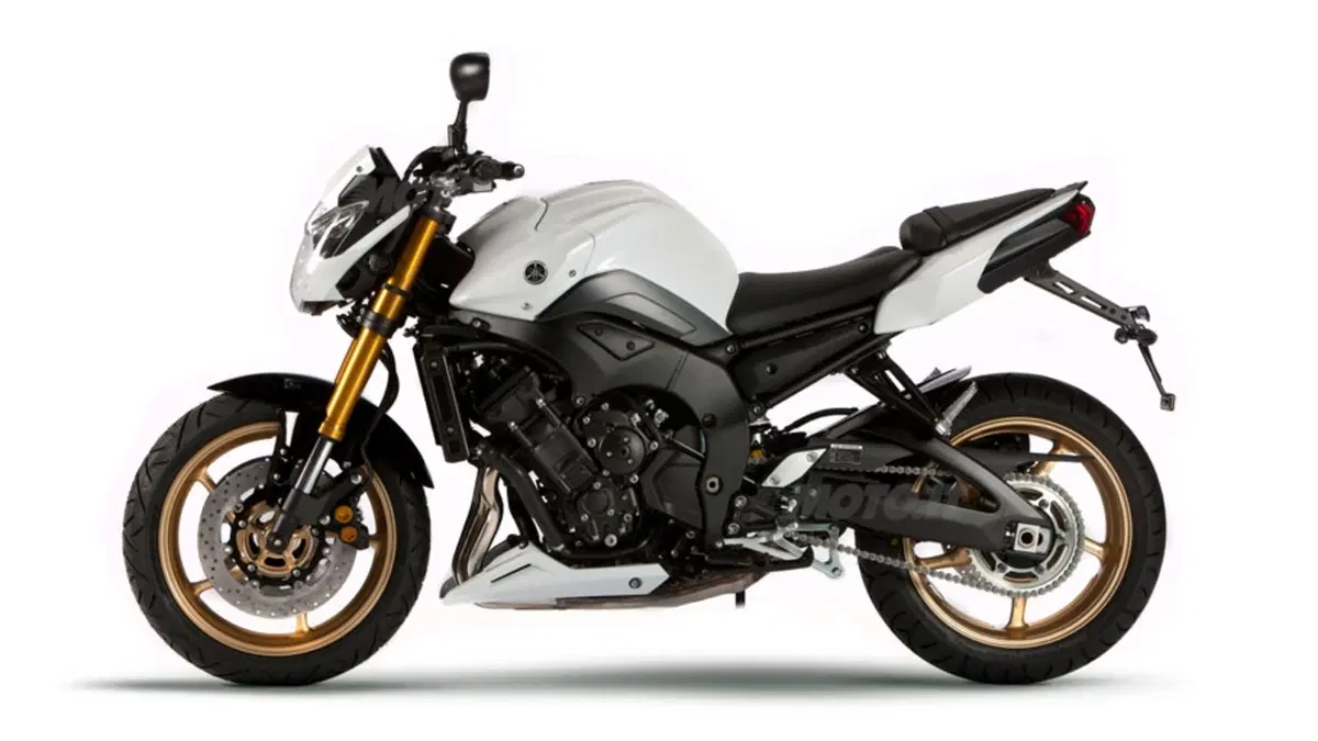 Yamaha FZ8 con 900 euro di accessori in omaggio (6)