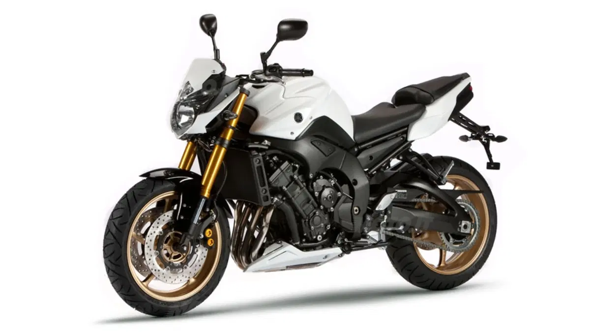 Yamaha FZ8 con 900 euro di accessori in omaggio (8)