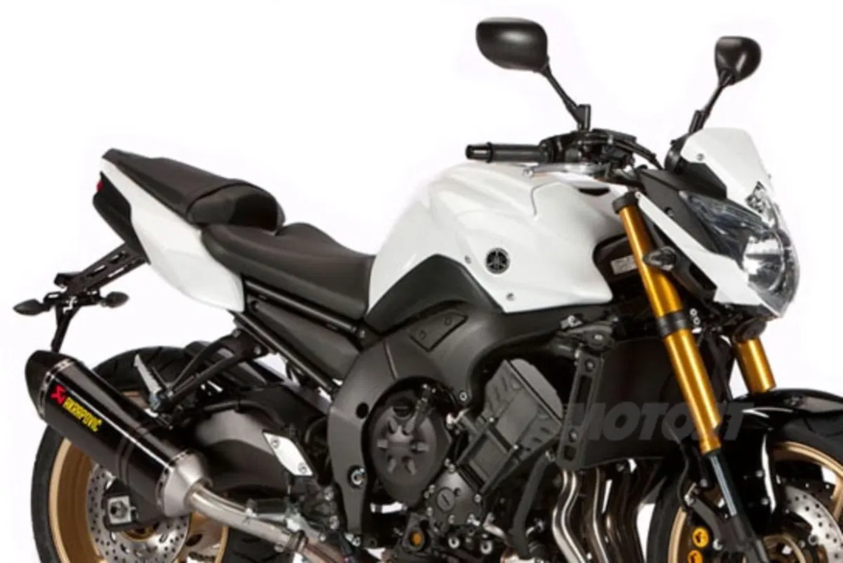 Yamaha FZ8 con 900 euro di accessori in omaggio (11)