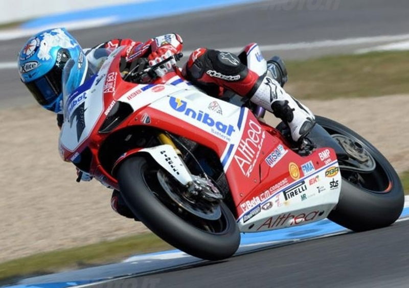 Superbike. Biaggi &egrave; il pi&ugrave; veloce nelle qualifiche a Donington 