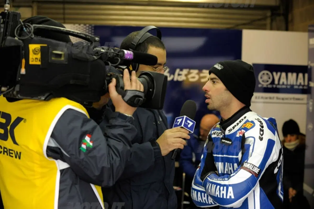 Superbike. Biaggi e Melandri, scintille e multe
