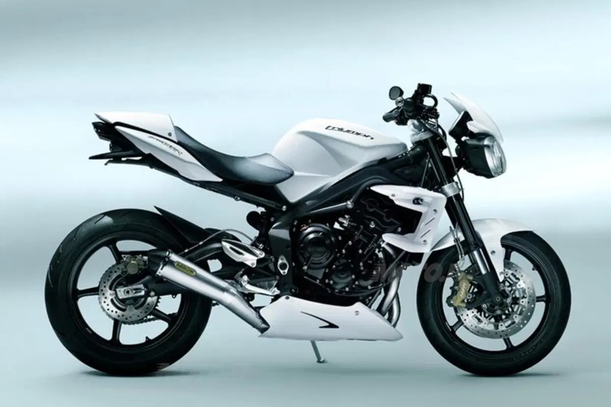Triumph Street Triple 2012 standard e R. Le prime immagini (2)