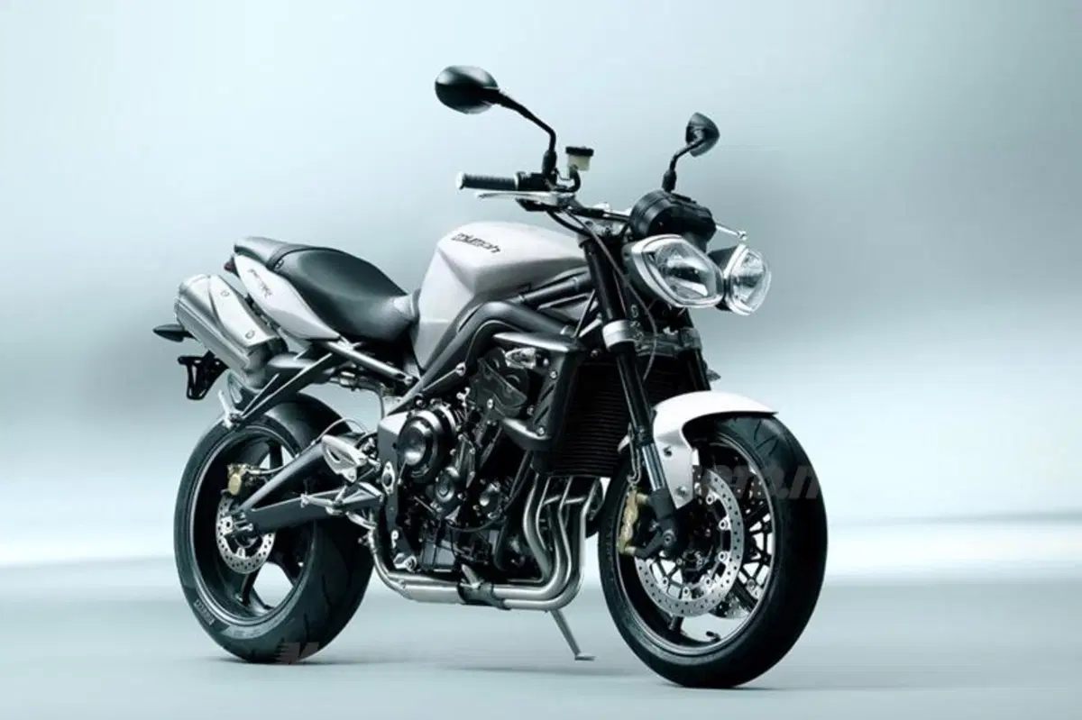 Triumph Street Triple 2012 standard e R. Le prime immagini (3)