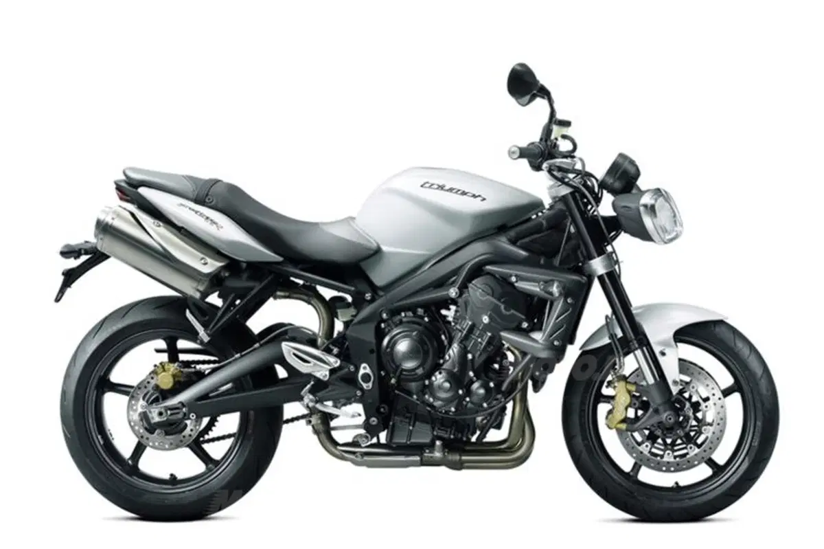 Triumph Street Triple 2012 standard e R. Le prime immagini (4)