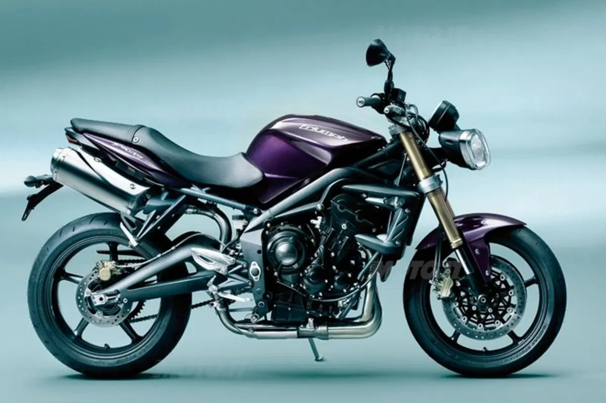 Triumph Street Triple 2012 standard e R. Le prime immagini (10)