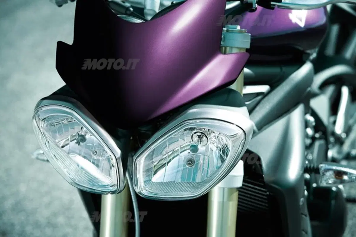 Triumph Street Triple 2012 standard e R. Le prime immagini (12)