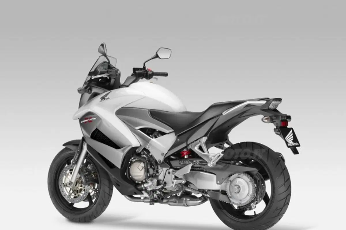 Honda Crossrunner. Prezzo, peso e potenza (6)