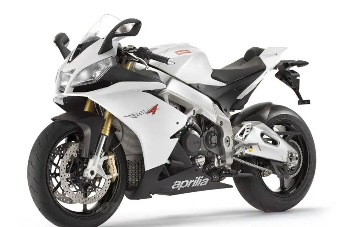 Aprilia RSV4 R APRC e RSV4 Factory APRC 2011