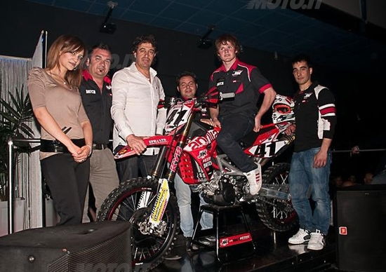 Presentata l’Aprilia ufficiale del mondiale 2011 di Motocross