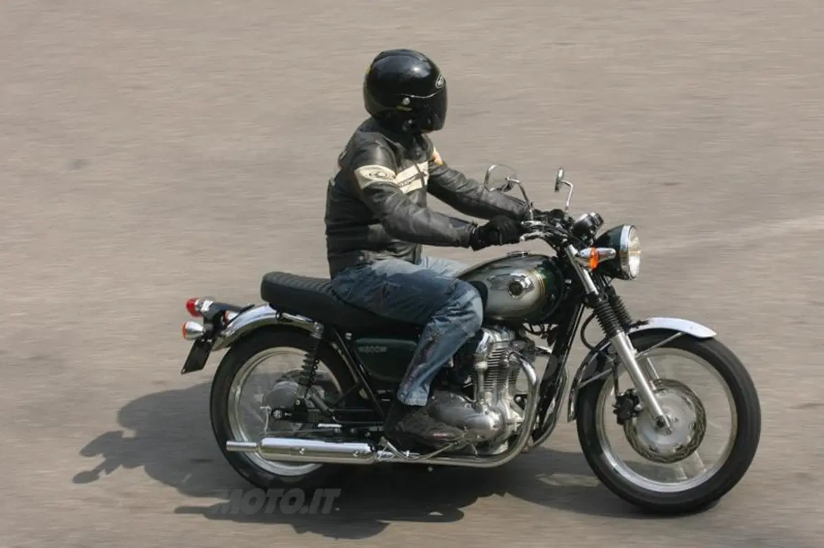 Kawasaki W800  (2)