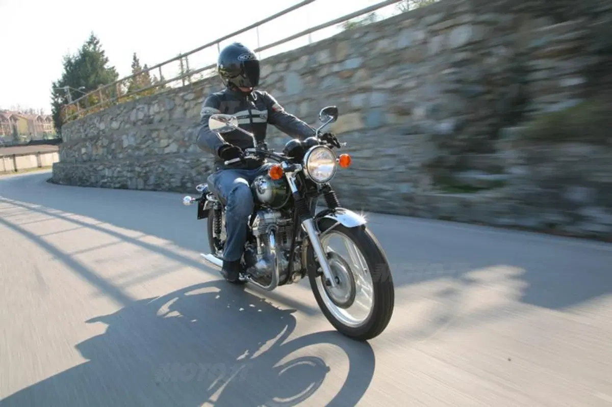 Kawasaki W800  (10)