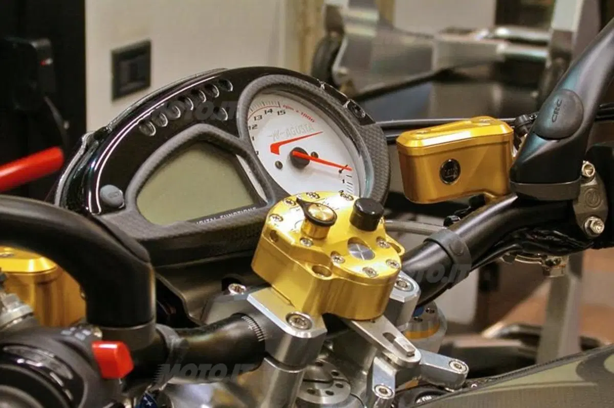MV Agusta Brutale 1133 EVO-CA (2)