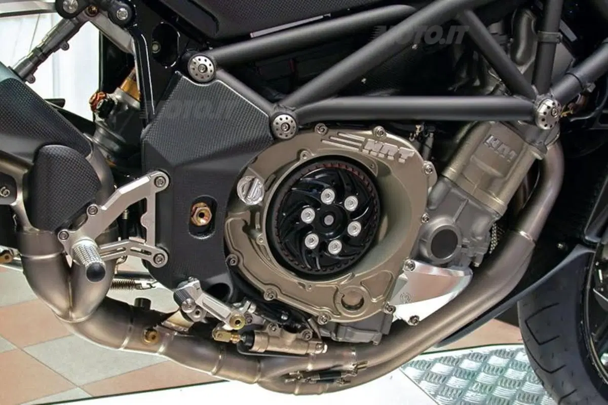 MV Agusta Brutale 1133 EVO-CA (5)