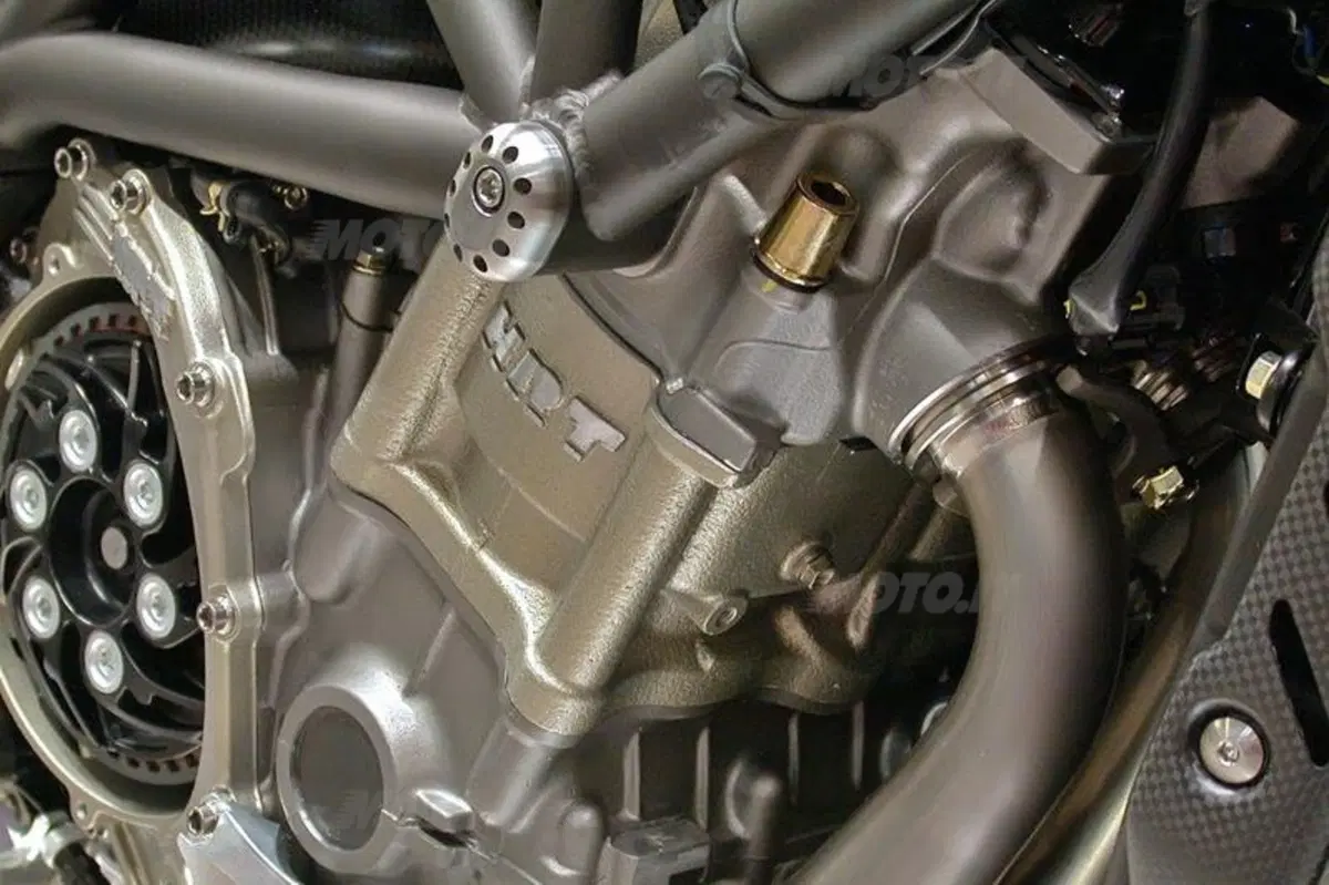 MV Agusta Brutale 1133 EVO-CA (14)