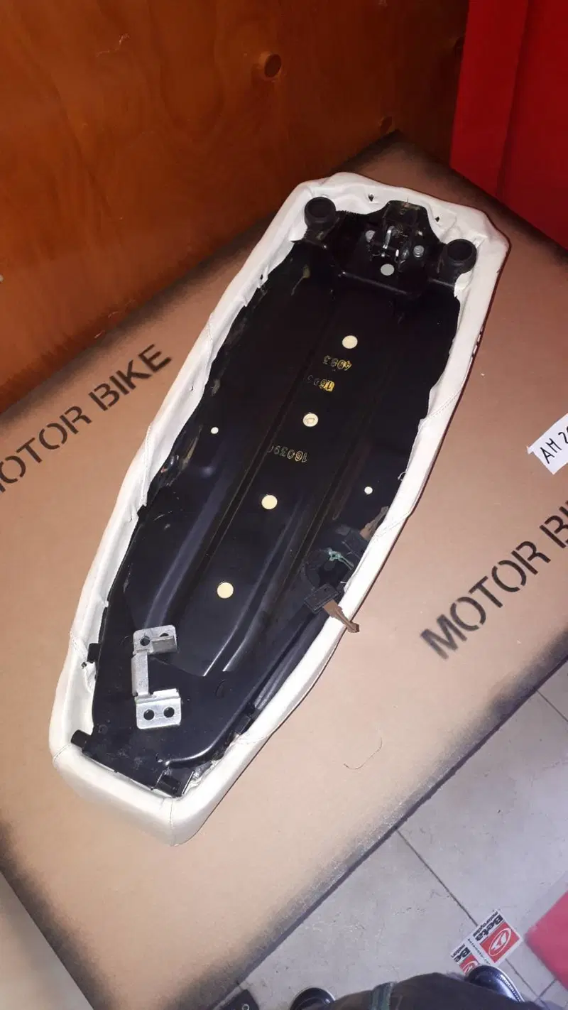 Sella Yankee Vespa PK XL Piaggio (10)