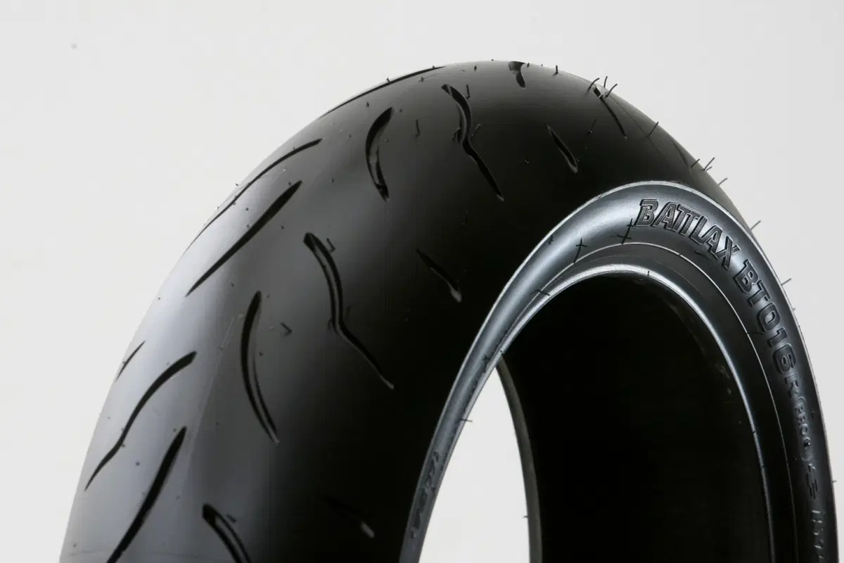 Battlax BT-016 Pro Hypersport. Il nuovo pneumatico supersportivo di Bridgestone (2)
