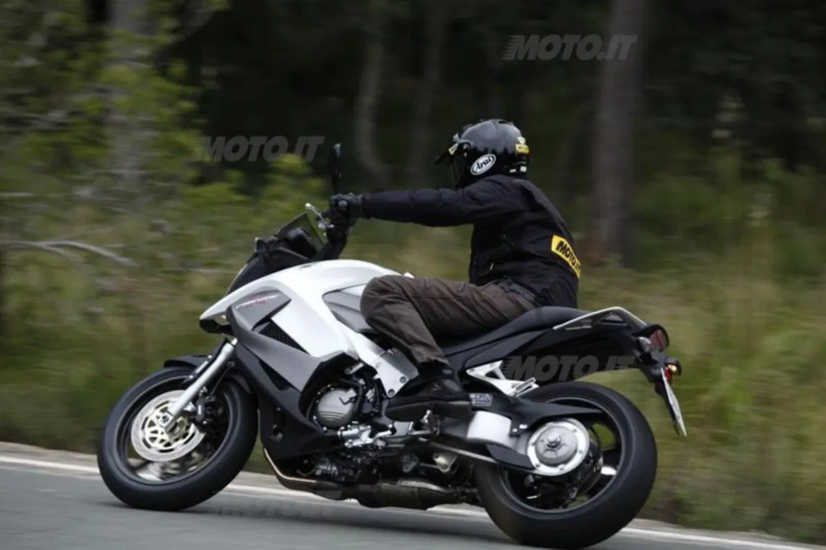 Honda Crossrunner   (5)