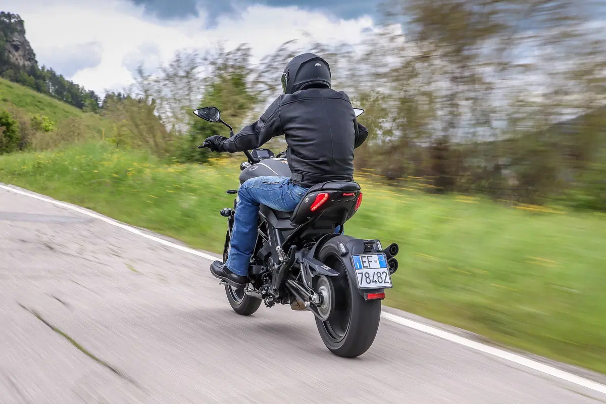 Benelli 502c arriva nelle concessionarie (4)