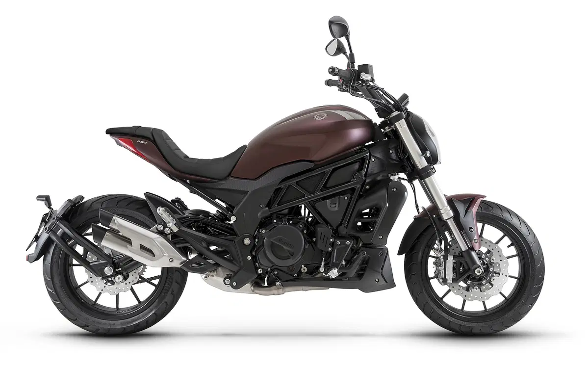 Benelli 502c arriva nelle concessionarie (11)
