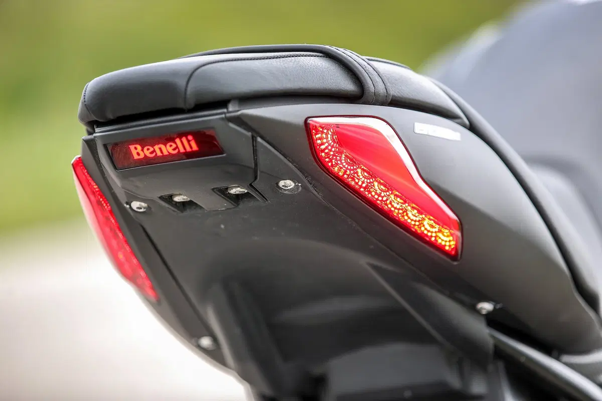Benelli 502c arriva nelle concessionarie