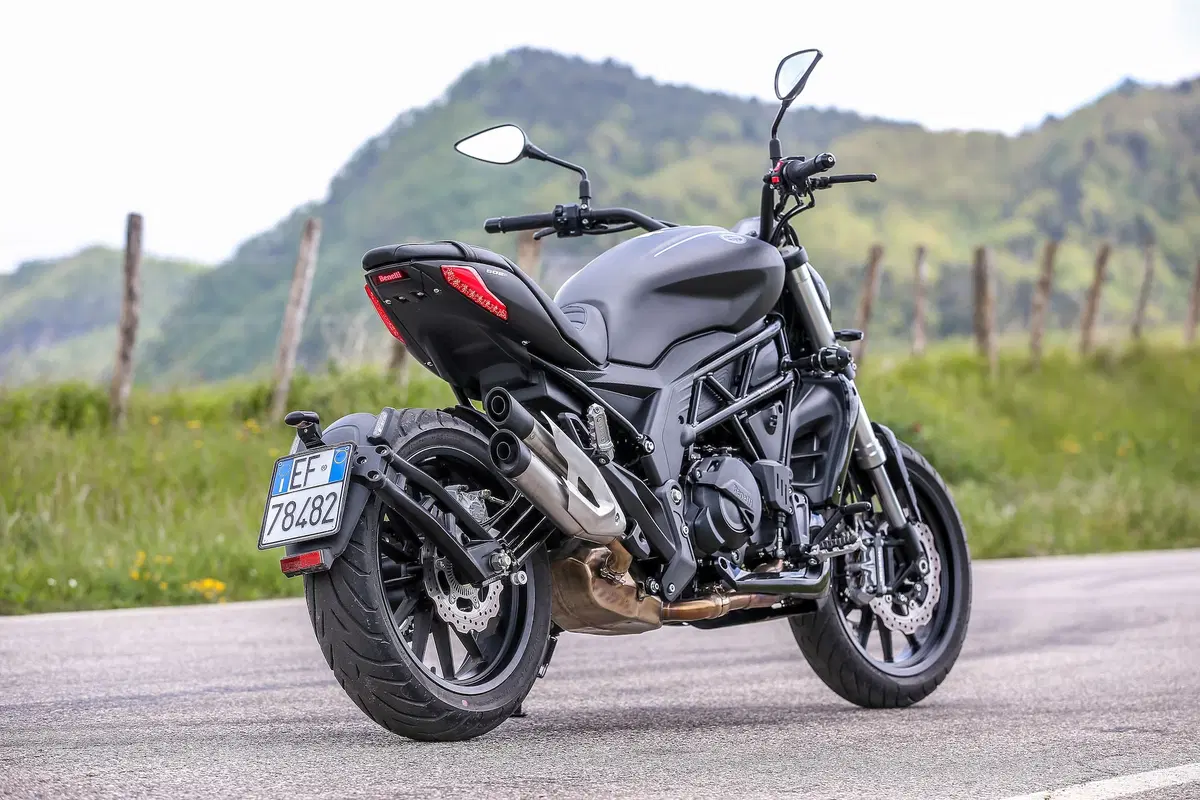 Benelli 502c arriva nelle concessionarie (11)