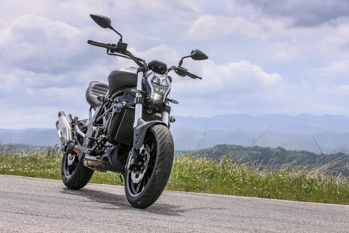 Benelli 502c arriva nelle concessionarie (17)