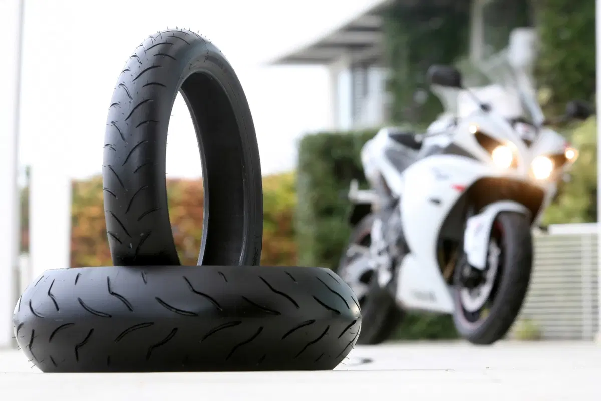 Test: Bridgestone Battlax BT-016 Pro Hypersport e Battlax Racing R10 (4)