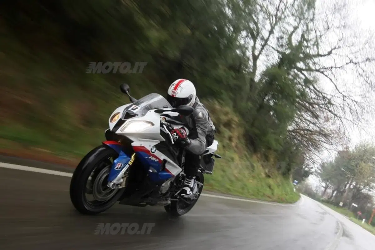 Test: Bridgestone Battlax BT-016 Pro Hypersport e Battlax Racing R10 (6)
