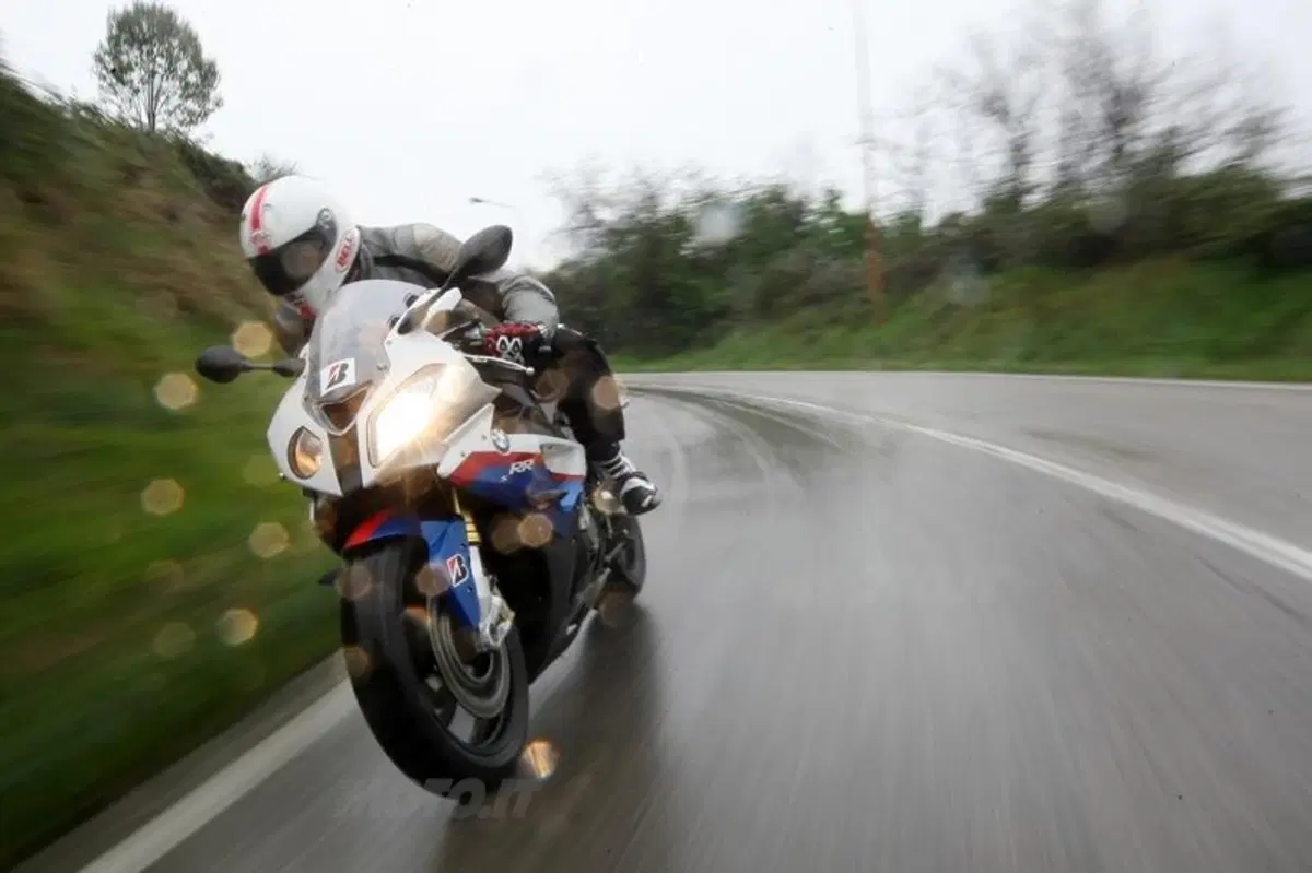Test: Bridgestone Battlax BT-016 Pro Hypersport e Battlax Racing R10 (7)