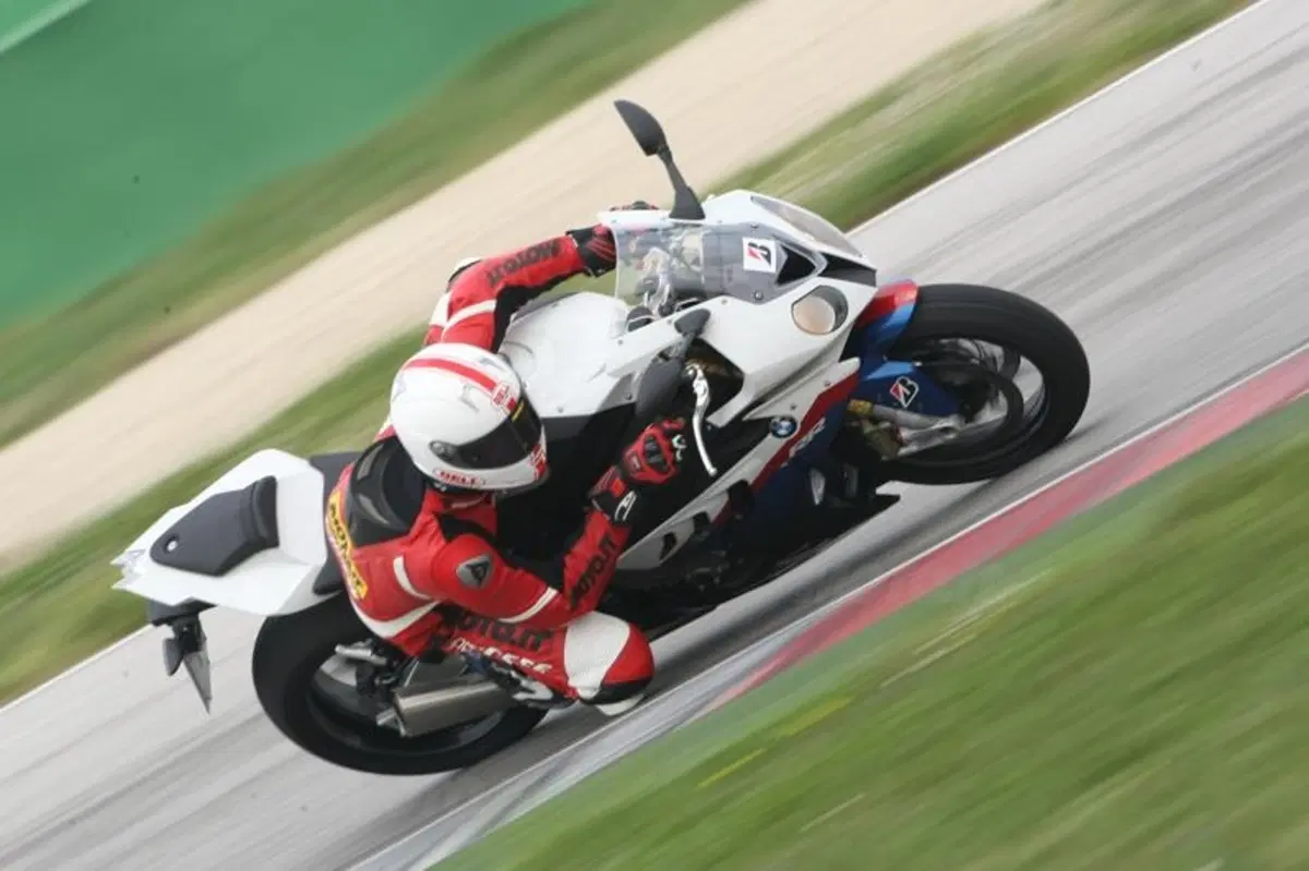Test: Bridgestone Battlax BT-016 Pro Hypersport e Battlax Racing R10 (10)