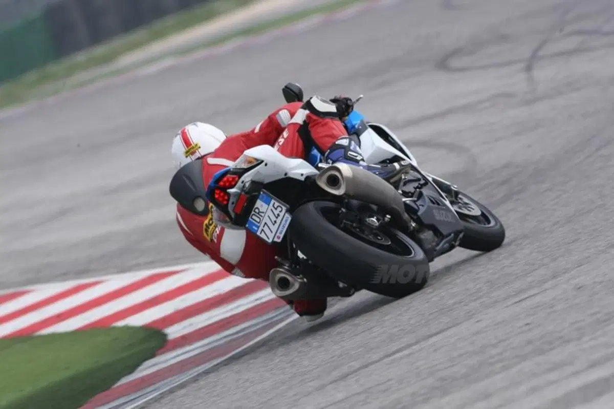 Test: Bridgestone Battlax BT-016 Pro Hypersport e Battlax Racing R10 (11)