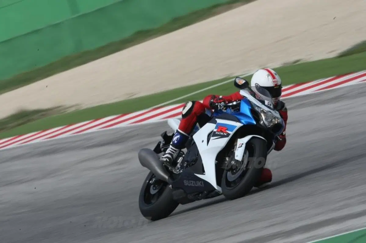 Test: Bridgestone Battlax BT-016 Pro Hypersport e Battlax Racing R10 (12)