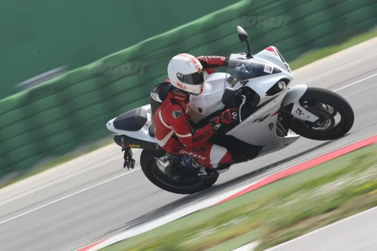 Test: Bridgestone Battlax BT-016 Pro Hypersport e Battlax Racing R10 (13)