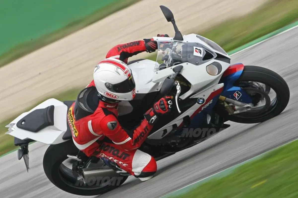 Test: Bridgestone Battlax BT-016 Pro Hypersport e Battlax Racing R10 (17)