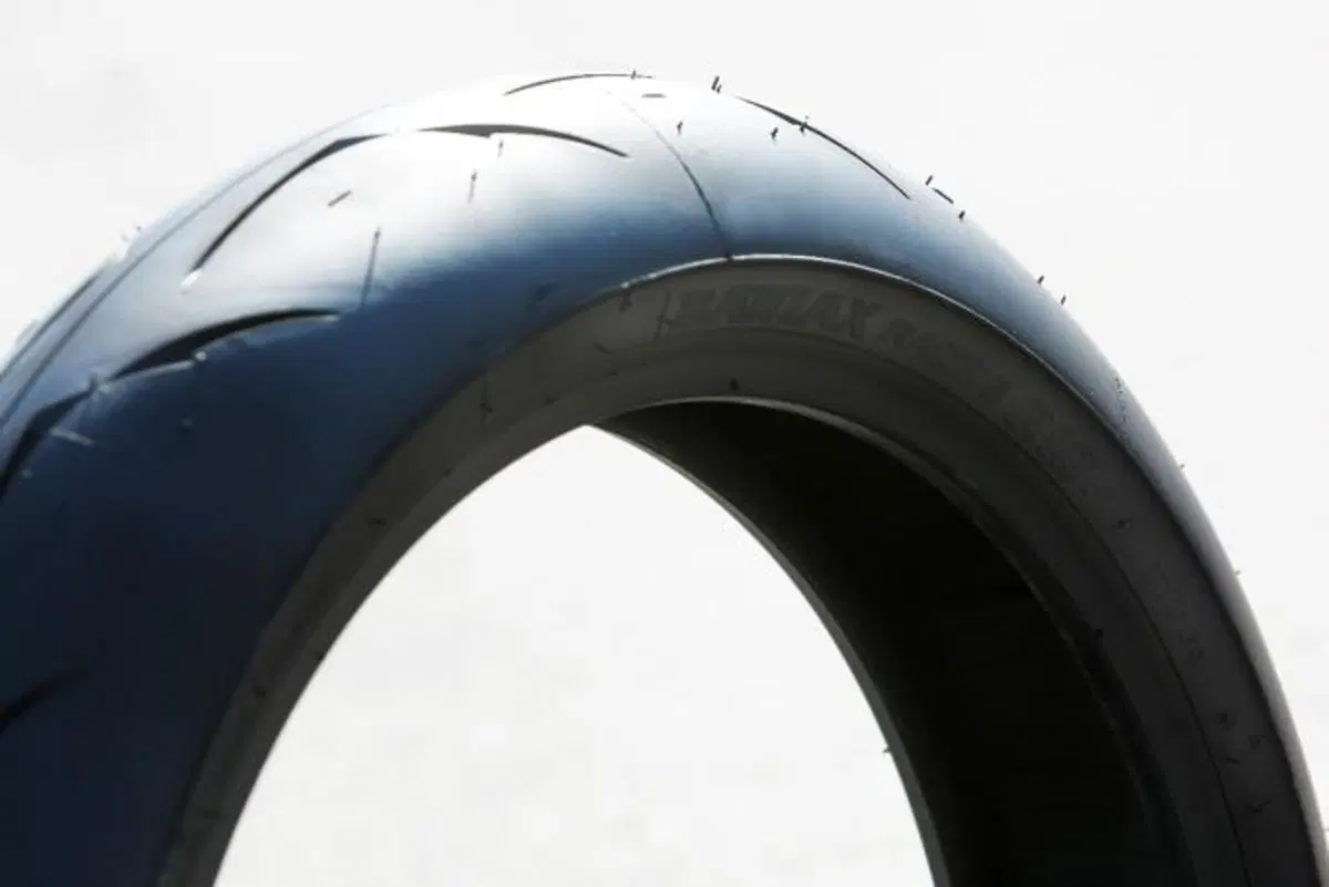 Battlax Racing R10, il nuovo pneumatico da pista Bridgestone 