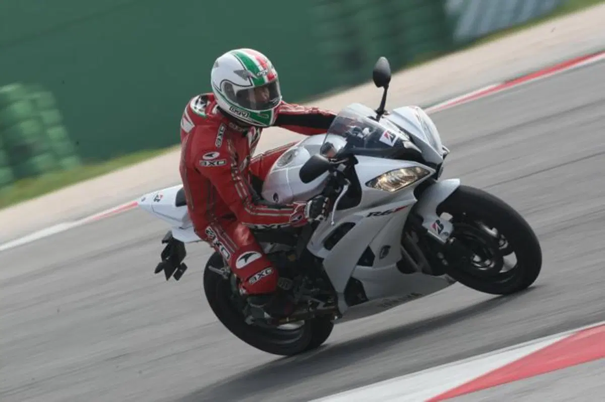Battlax Racing R10, il nuovo pneumatico da pista Bridgestone  (4)