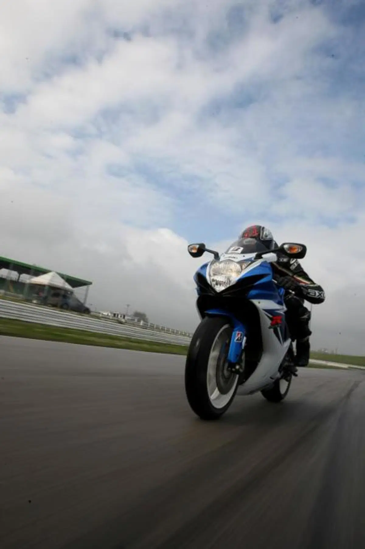 Battlax Racing R10, il nuovo pneumatico da pista Bridgestone  (5)